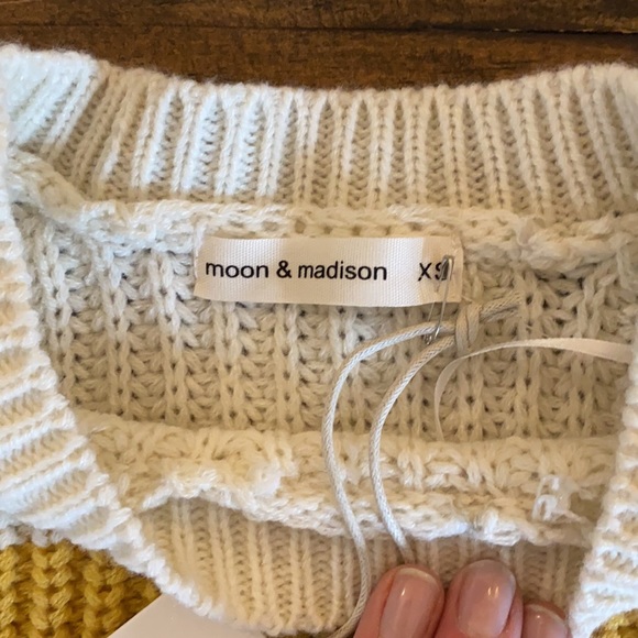 Loose crop sweater - Picture 2 of 3